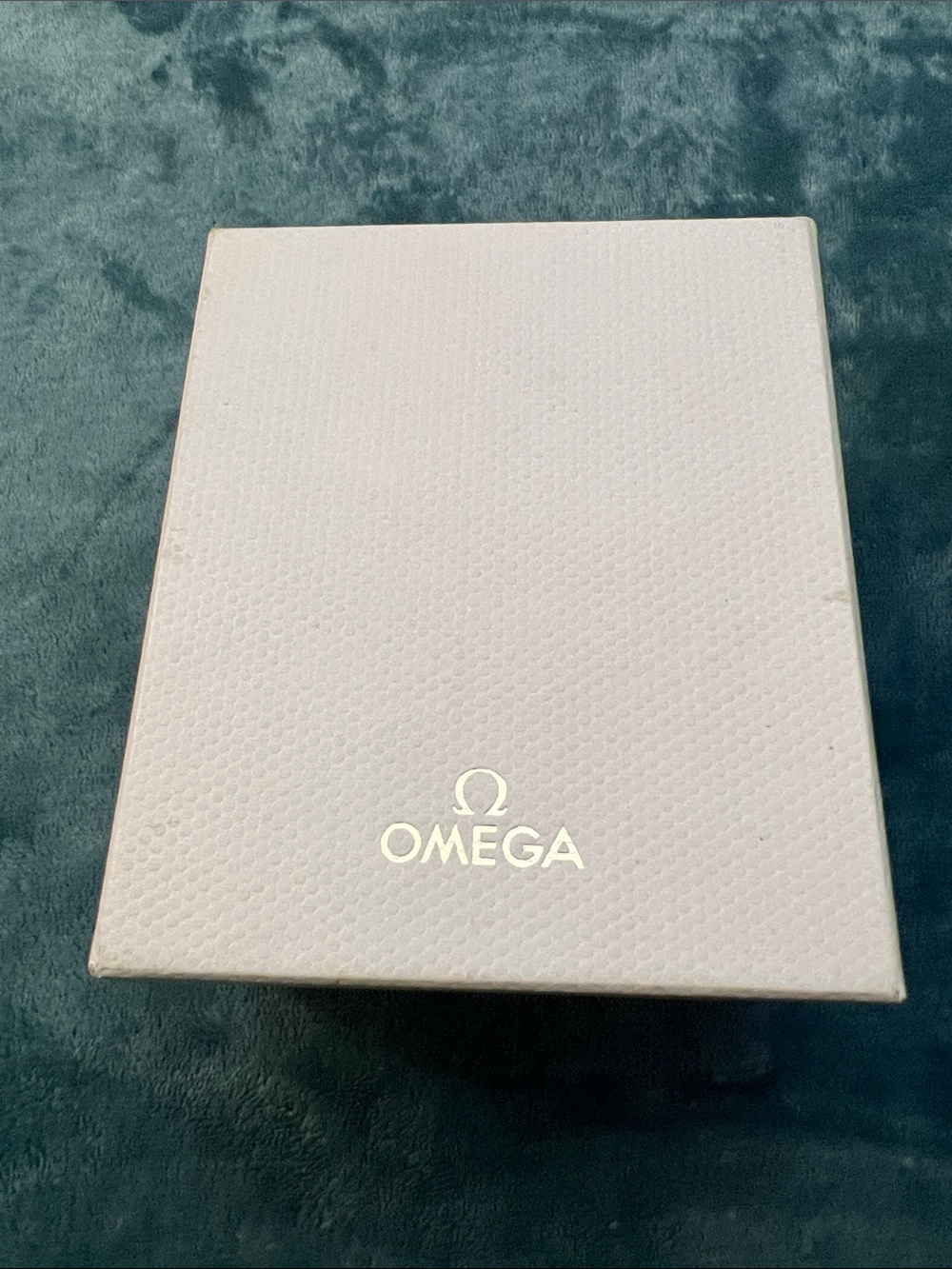 Omega watch Box with Logo , almost perfect 
ONLY BOX 👀ONLY BOX 👀